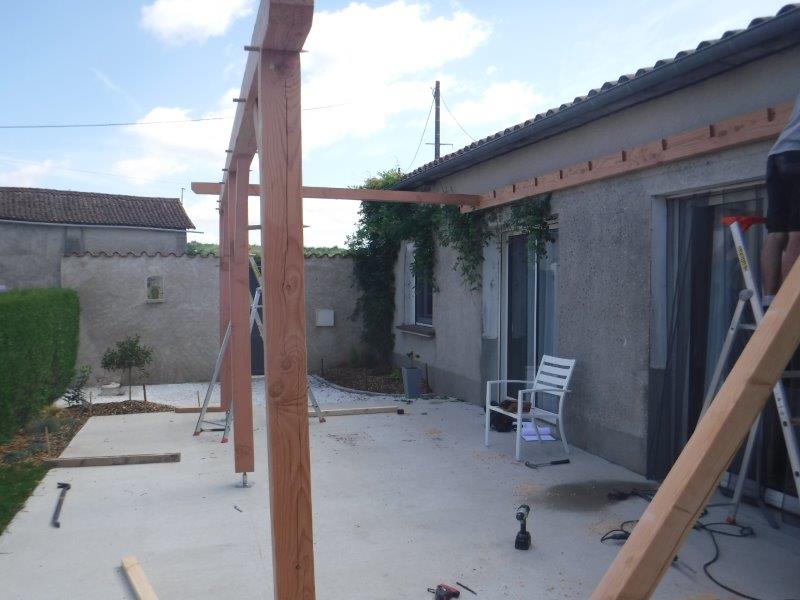 Pergola douglas en Gâtine recouvert en cannisse